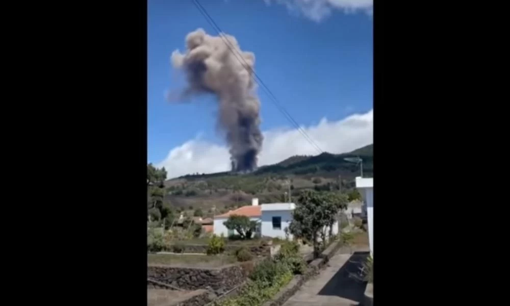 Έκρηξη ηφαιστείου στην Ισπανία: Προηγήθηκαν 22.000 σεισμοί – Συγκλονιστικές εικόνες LIVE